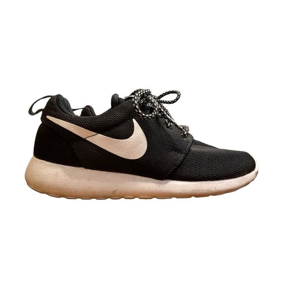 Nike Roshe One Running Shoe Black White Athletic Mesh Upper‎ Sneakers 5 - Picture 3 of 9